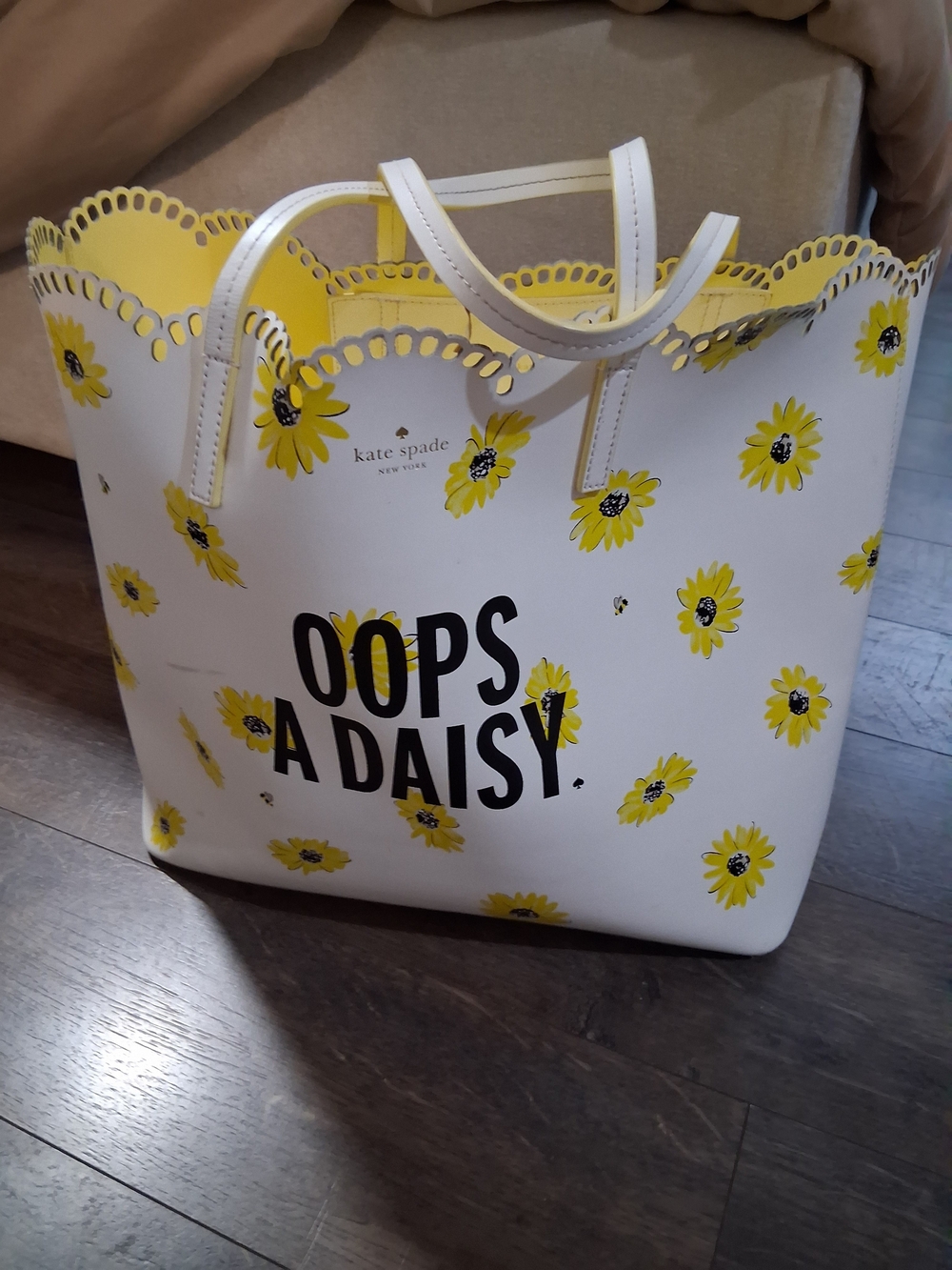 Kate Spade New York Oops A Daisy Tote Scalloped Collection White Yellow Bag